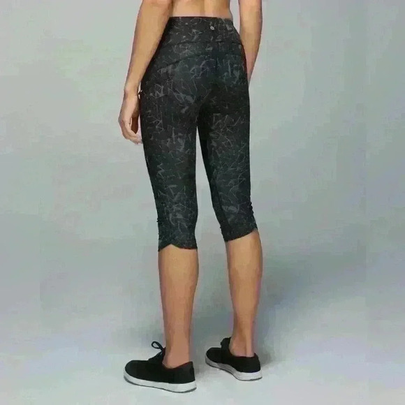 Lululemon Run: Top Speed Crop *Full-On Luxtreme
Star Crushed Coal Black size 6 - Picture 3 of 14